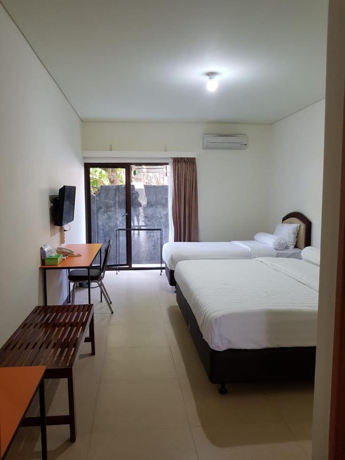 Hotel Larensia Labuan Bajo Esterno foto