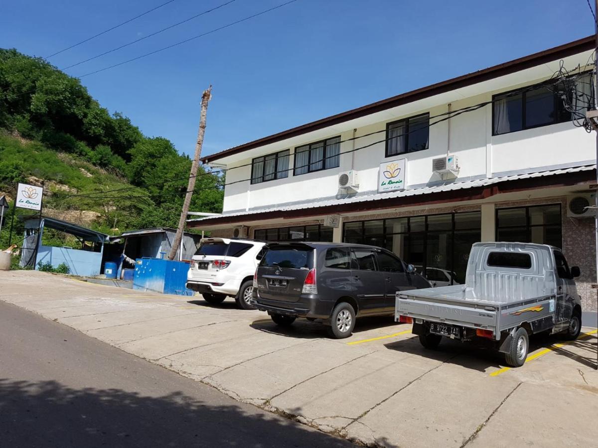 Hotel Larensia Labuan Bajo Esterno foto