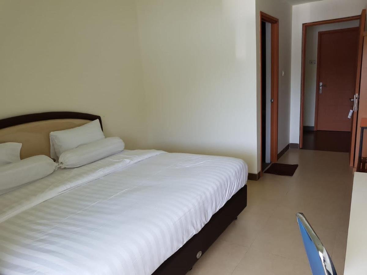 Hotel Larensia Labuan Bajo Esterno foto
