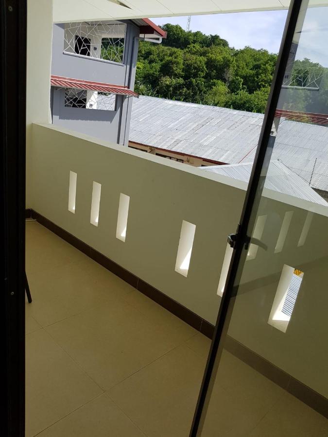 Hotel Larensia Labuan Bajo Esterno foto