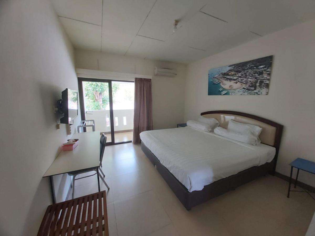 Hotel Larensia Labuan Bajo Esterno foto